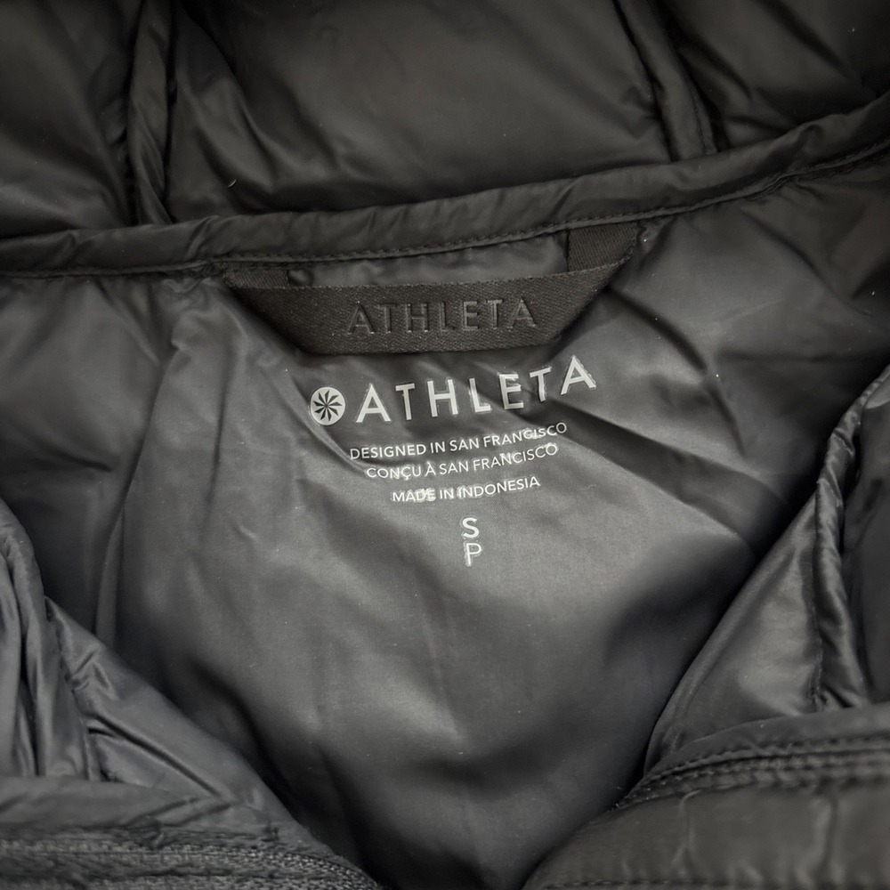 Athleta Aire Puffer Vest Womens S Black Hooded Lightweight Packable New $125 - Picture 16 of 16